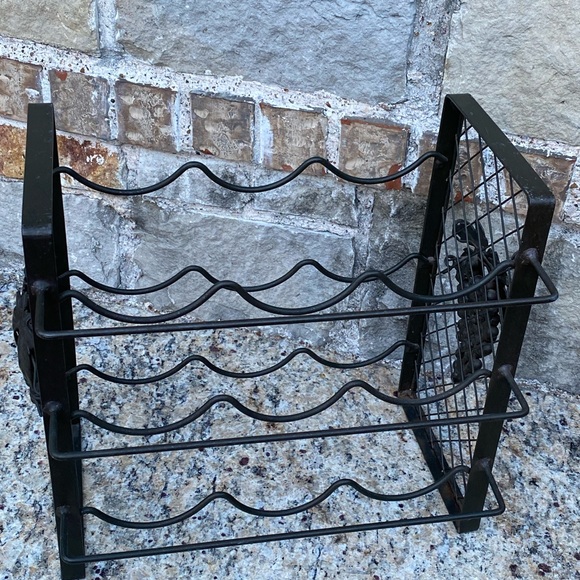 Wrought iron wine bottles holder with relief Grapes - Picture 11 of 13